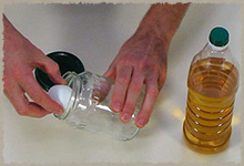 Colocando el huevo en el envase